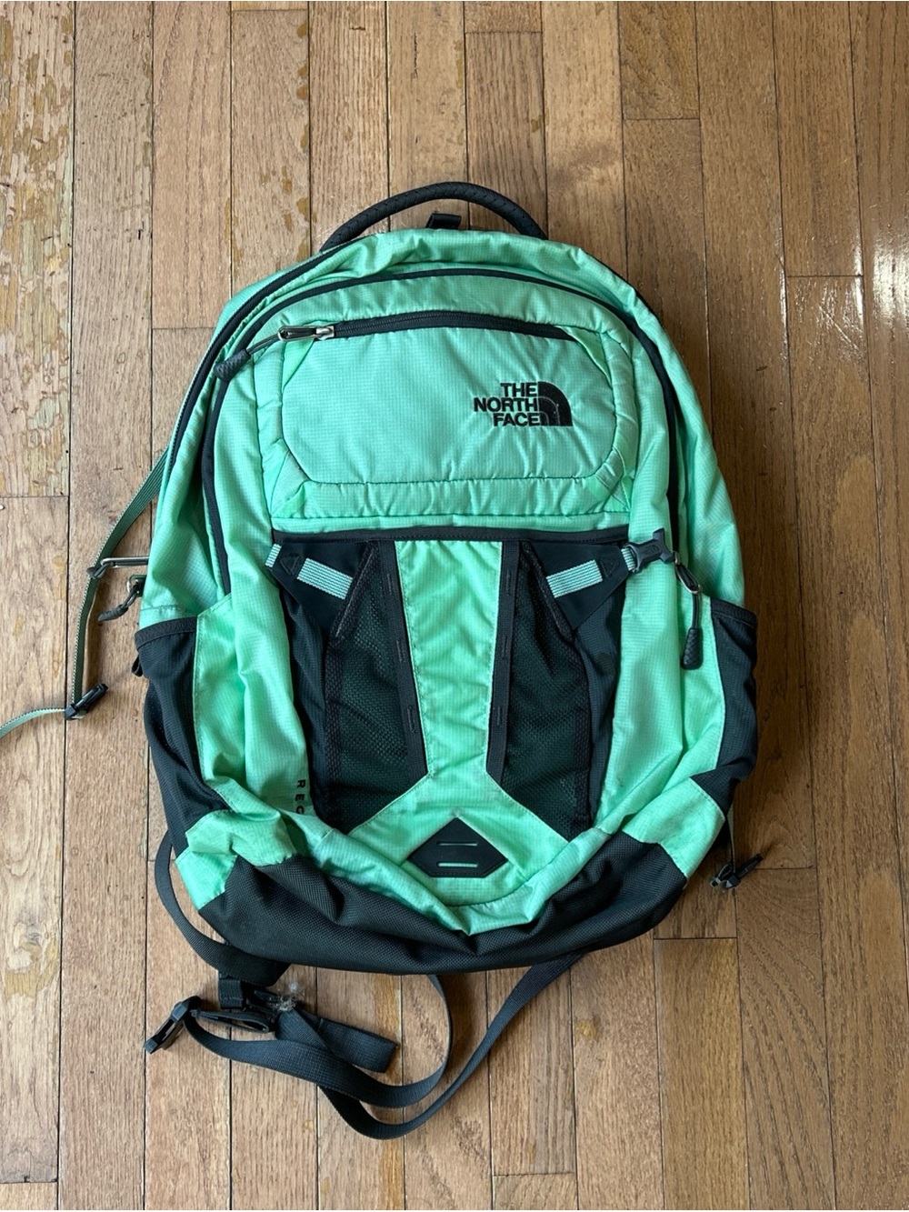 The North Face Recon Flex Vent Backpack Hiking Trail Pack Green